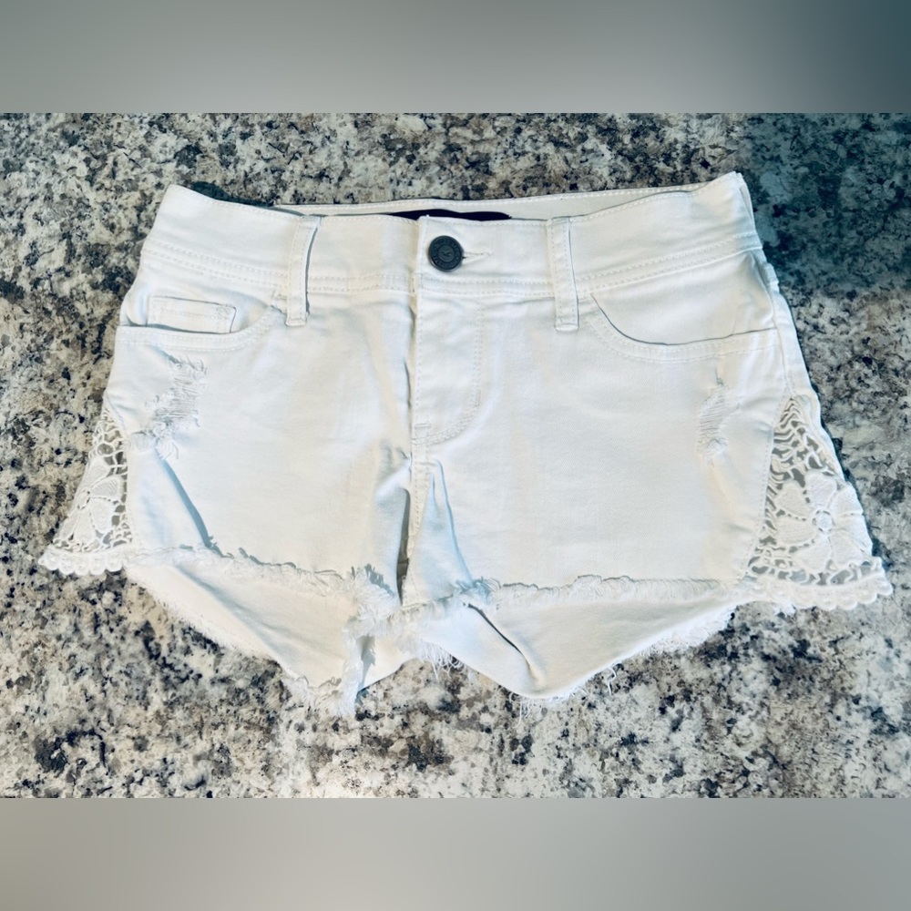 Hollister NWOT White Denim Short Short Low Rise Shorts Floral Embroidery